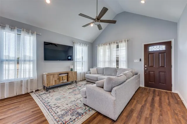 $298,500 | 308 East Houston Street, Leonard, TX 75452