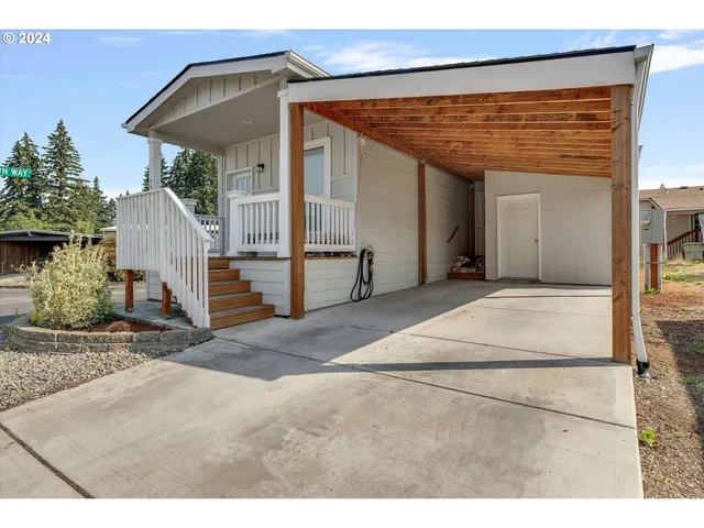 a view of a house with a backyard