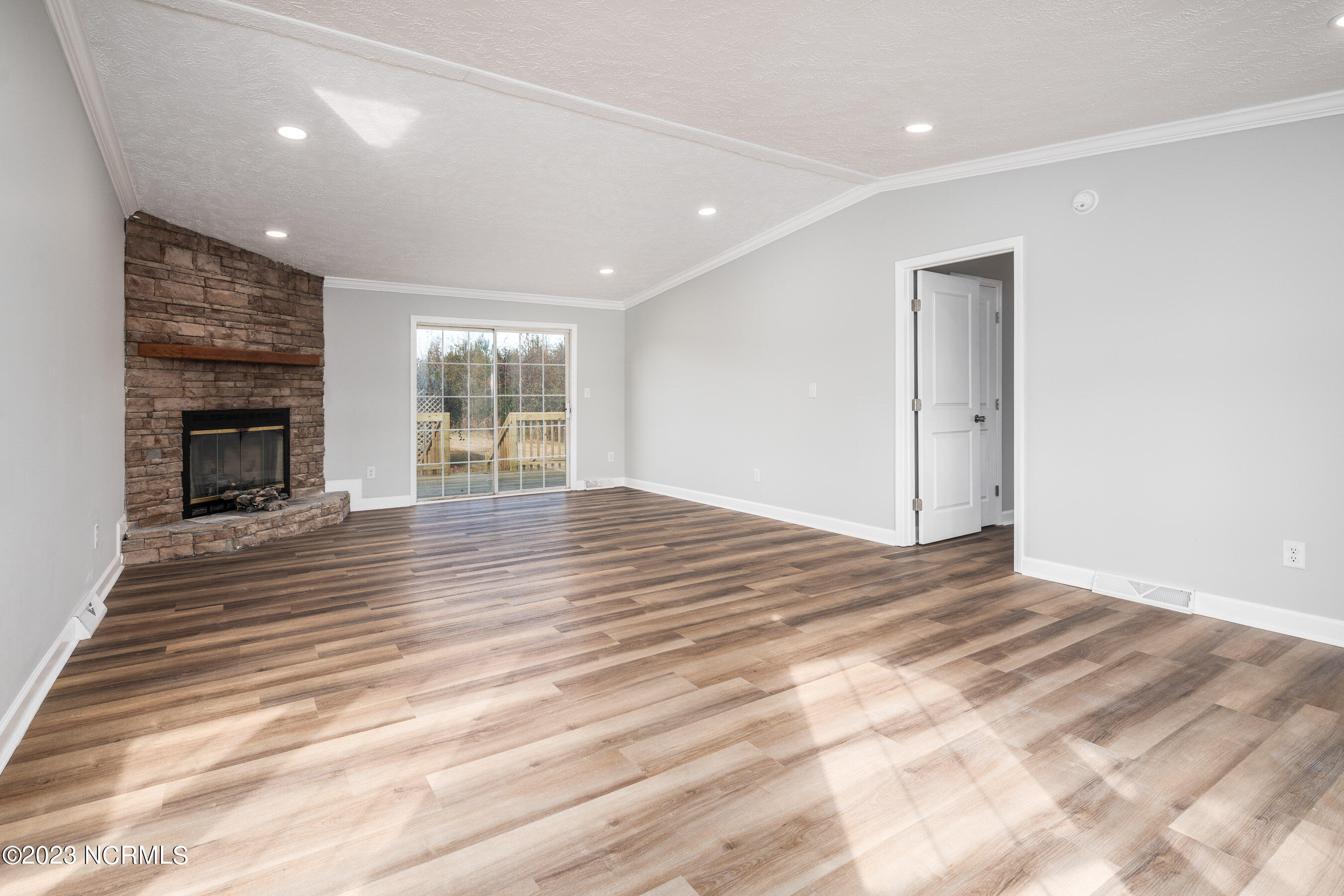 470 Pollard Road Chocowinity, NC 27817 - Photo 6 of 34 Living Room