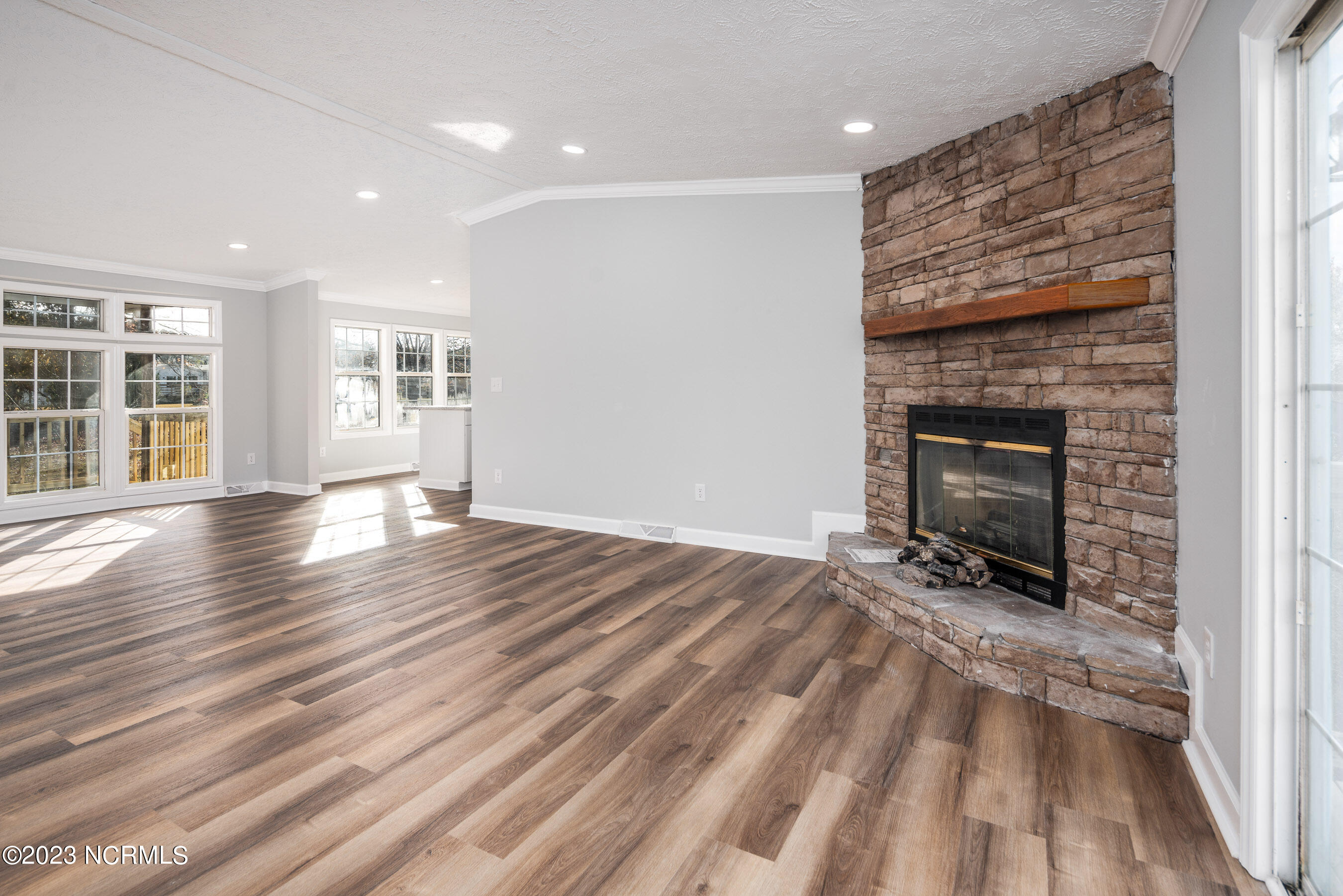 470 Pollard Road Chocowinity, NC 27817 - Photo 8 of 34 Living Room