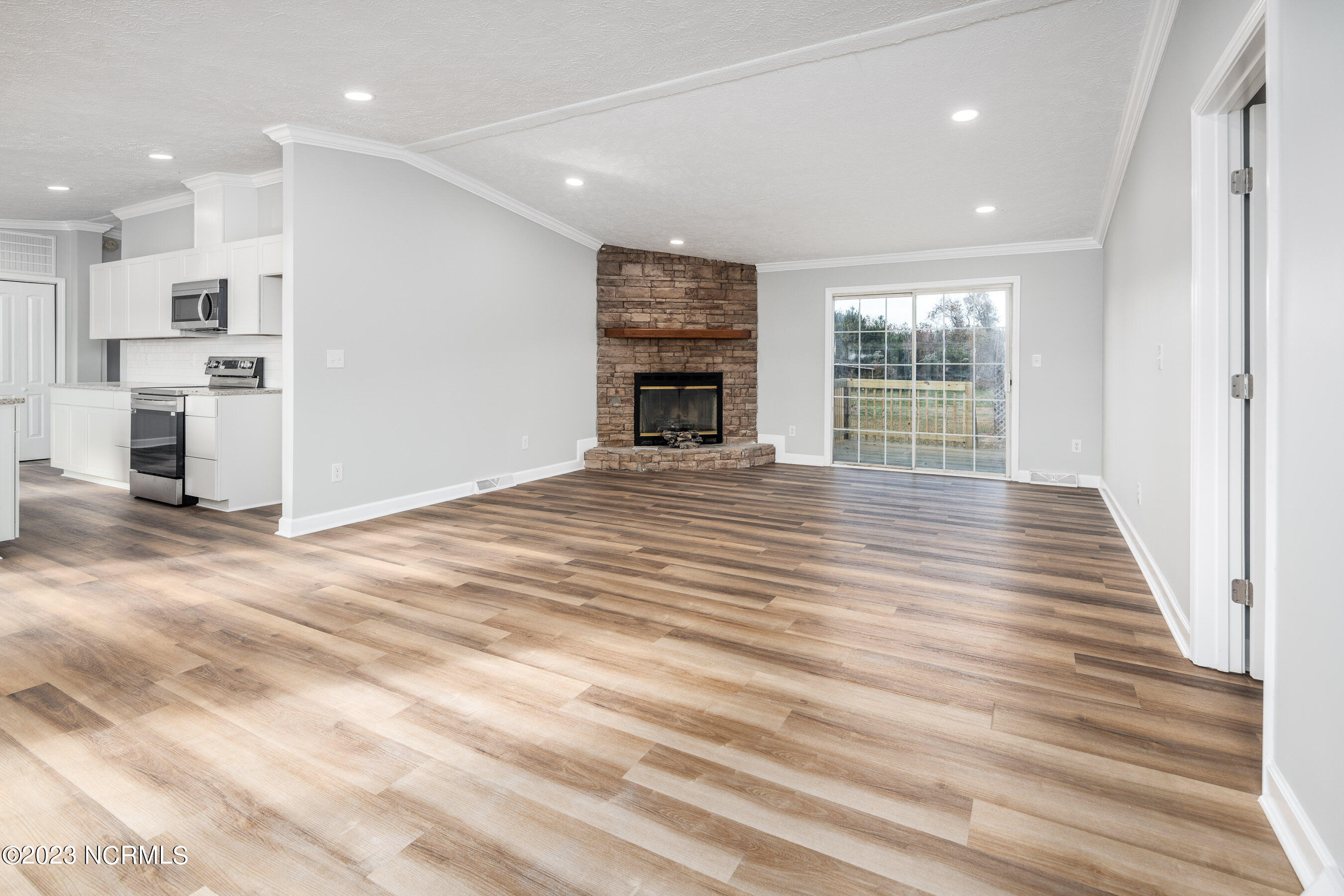 470 Pollard Road Chocowinity, NC 27817 - Photo 9 of 34 Living Room