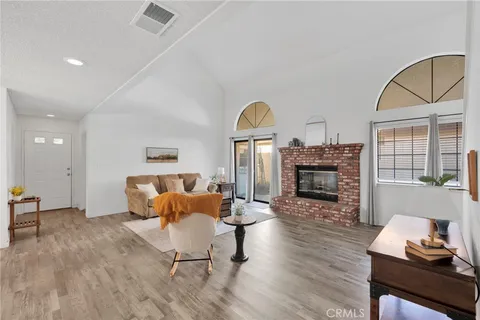 $299,000 | 19249 Palm Way, Apple Valley, CA 92308