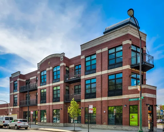 $425,000 | 2089 West Wabansia Avenue, Unit 303, Chicago, IL 60647