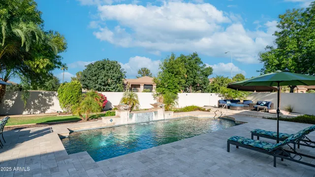a view of a house with backyard and trees