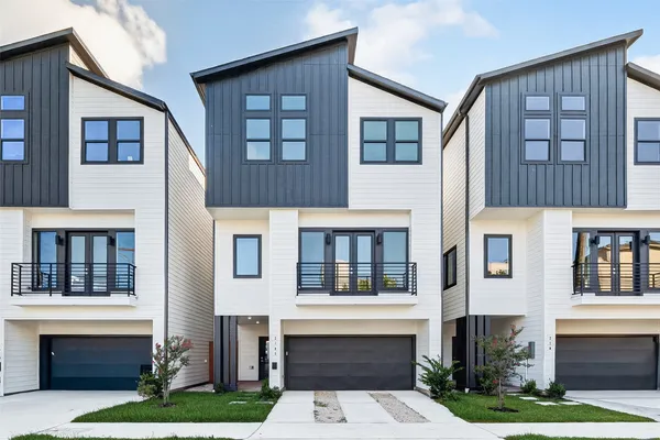 $3,000 | 2105 Holman Street, Houston, TX 77004
