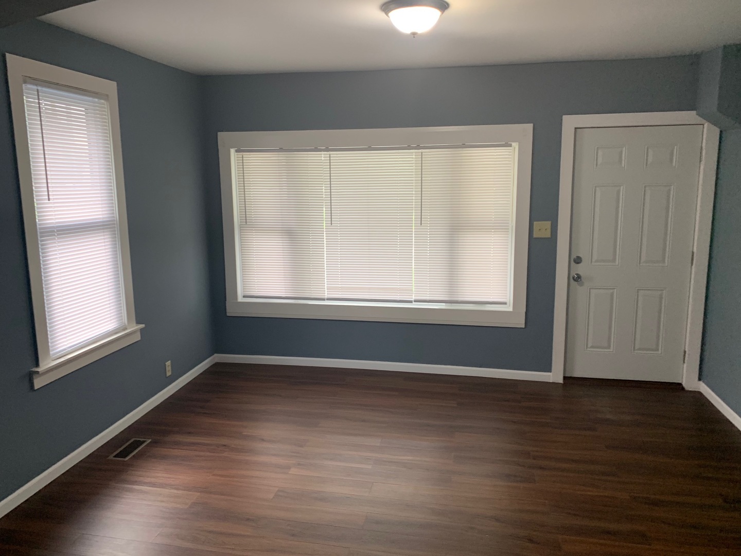 354 Montgomery Road Montgomery, IL 60538 - Photo 3 of 28