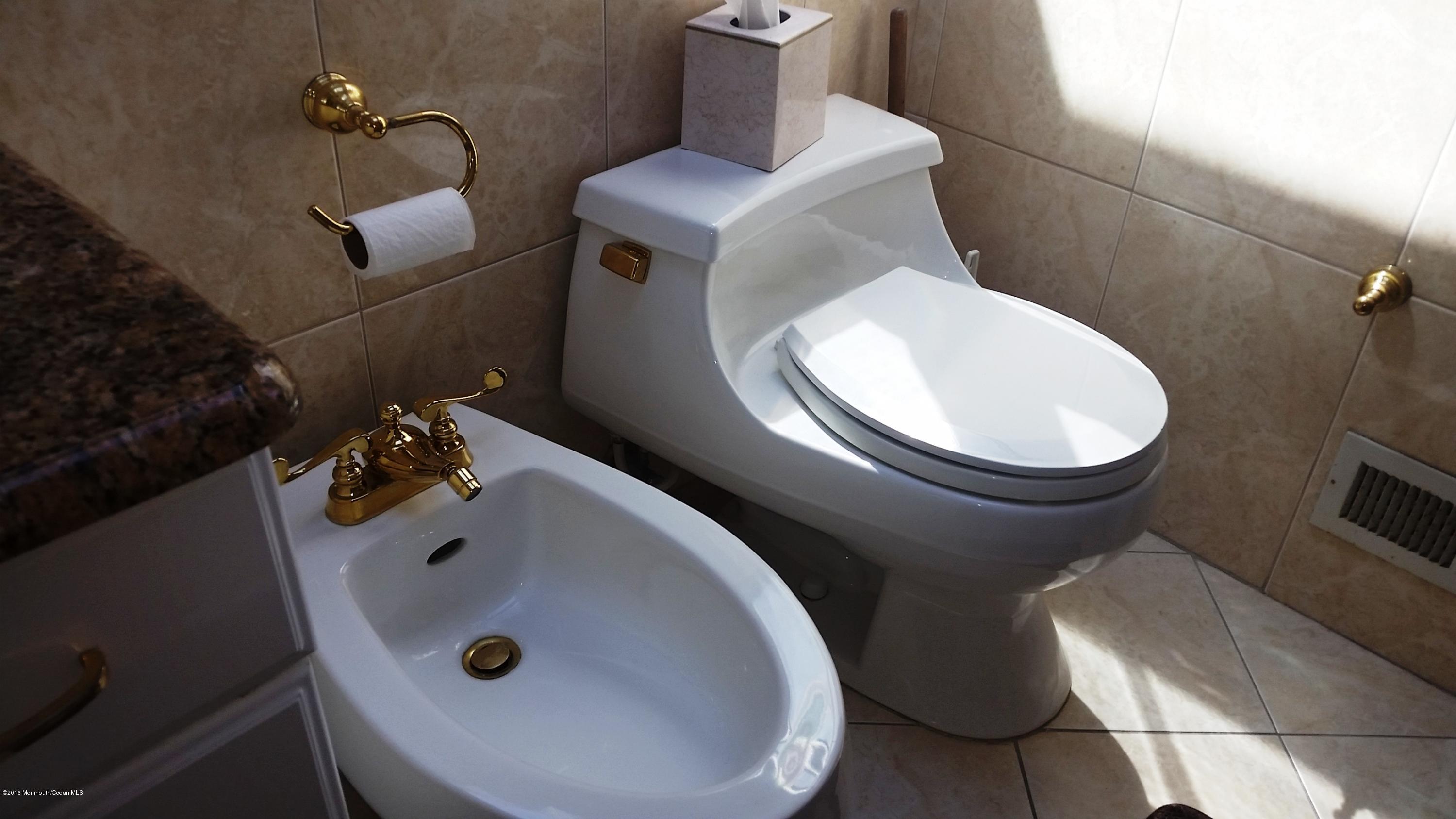 75 Nottingham Drive Brick, NJ 08724 - Photo 13 of 33 bidet in main bath