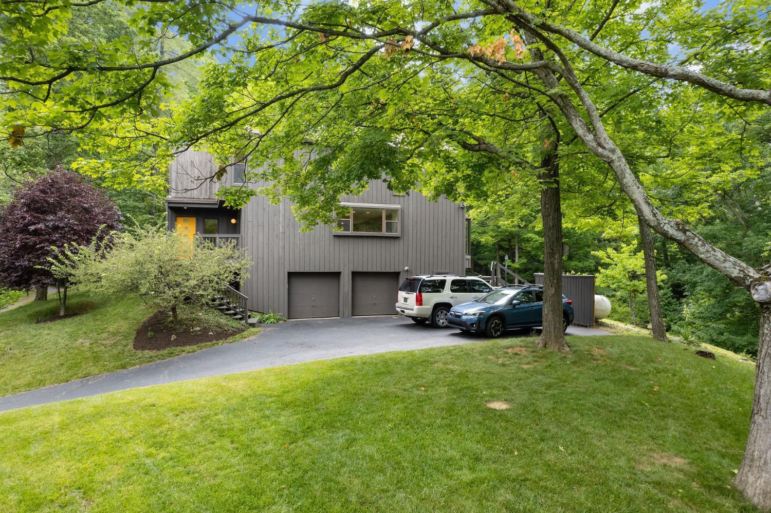 8294 Bridle Road Cincinnati, OH 45244 - Photo 3 of 49