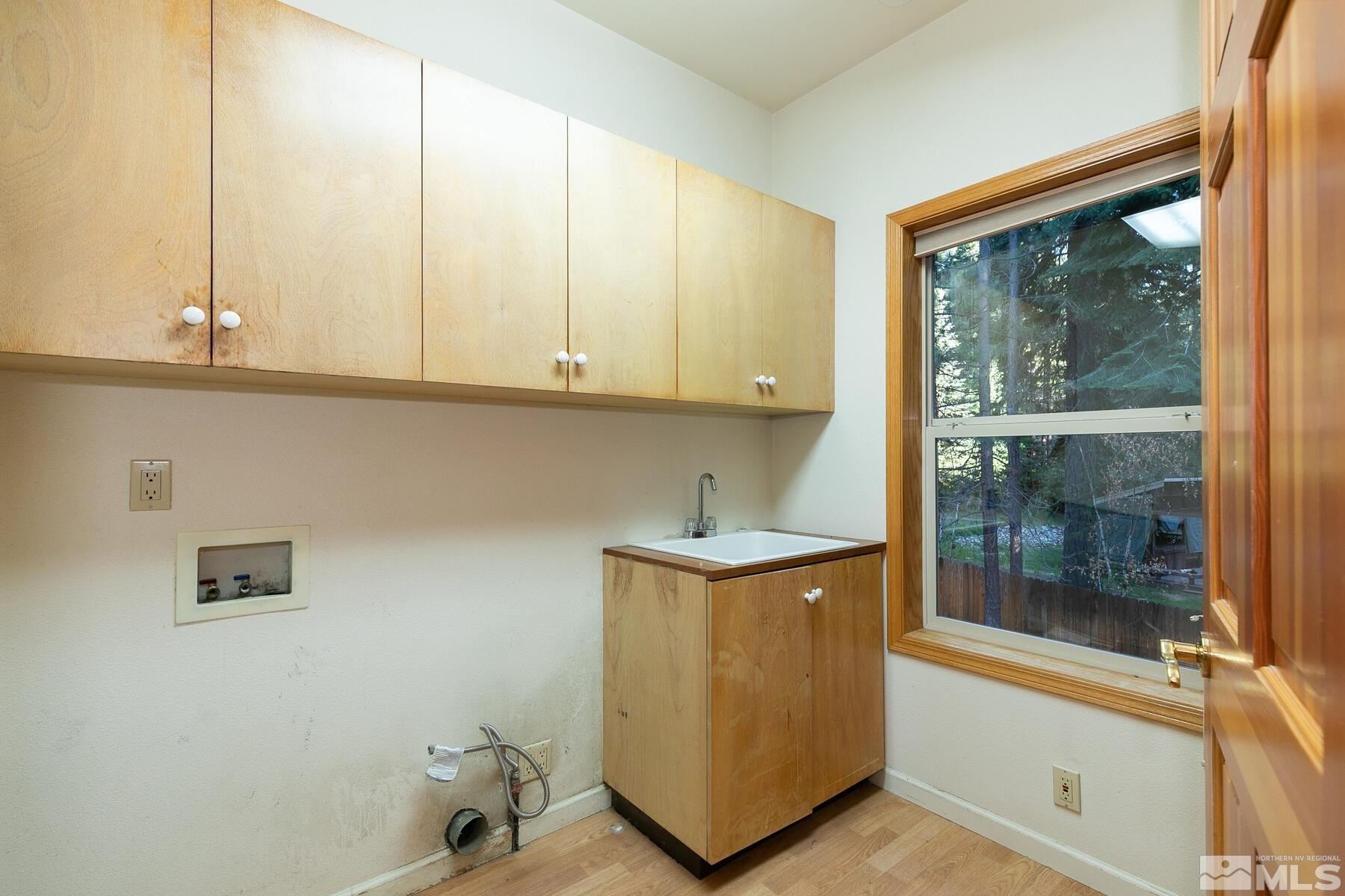119 Meadow Drive Stateline, NV 89449 - Photo 26 of 30 a view of cabinets and window