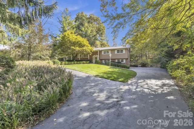 $599,900 | 219 Raintree Drive, Hendersonville, NC 28791