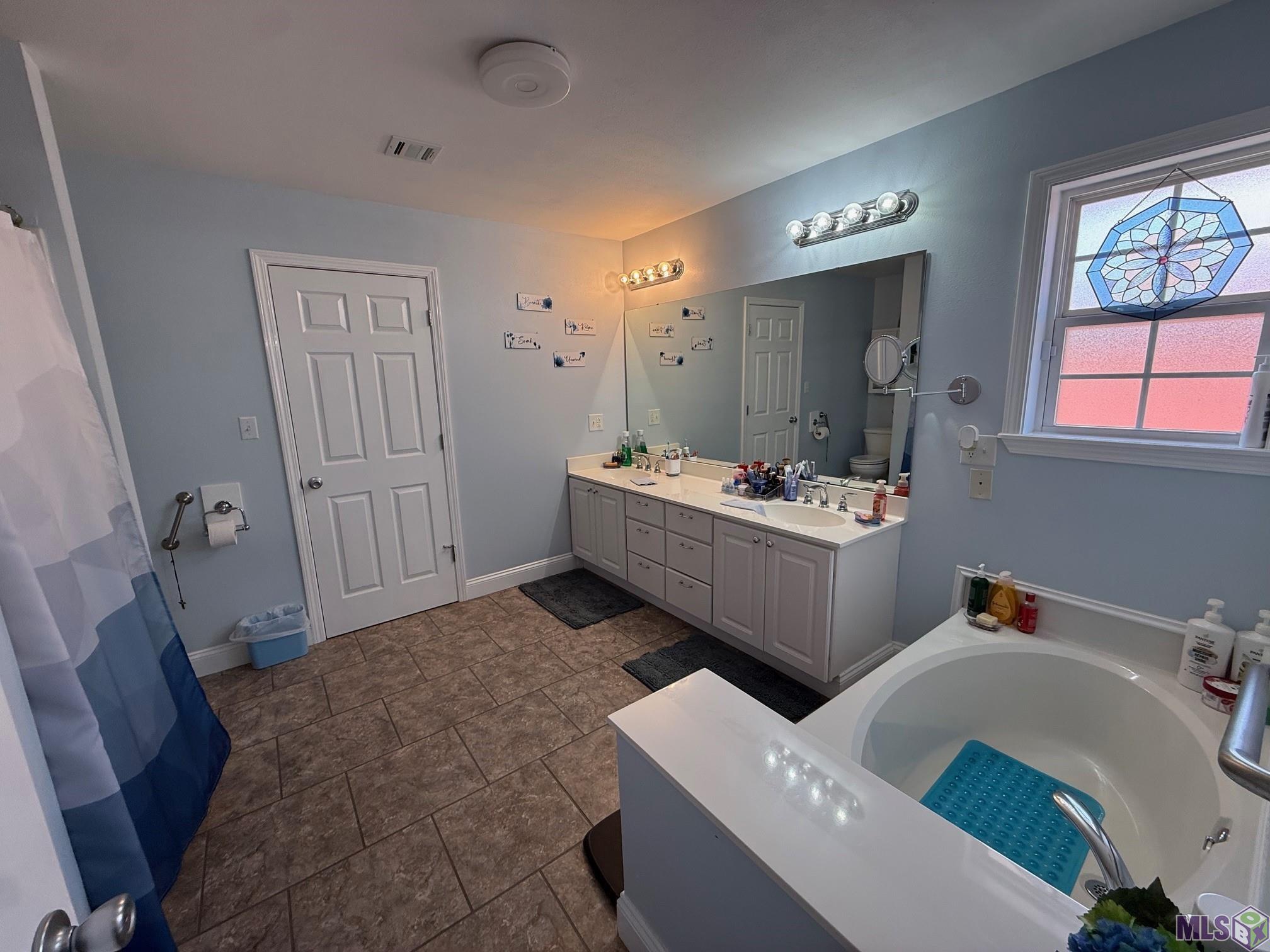 305 R J Drive Chauvin, LA 70344 - Photo 6 of 18