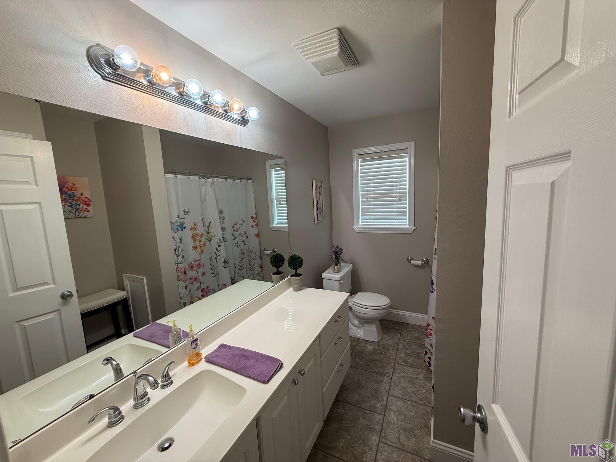 305 R J Drive Chauvin, LA 70344 - Photo 8 of 18