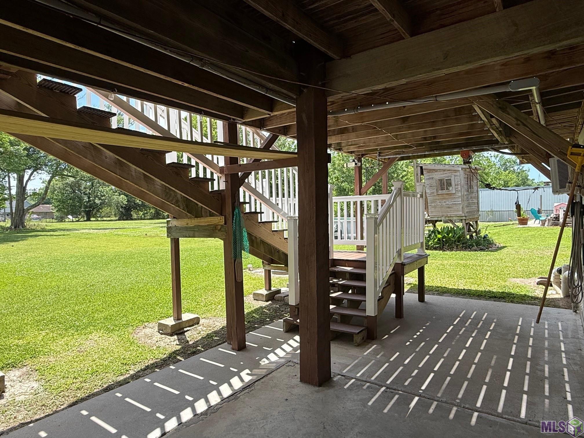 305 R J Drive Chauvin, LA 70344 - Photo 10 of 18