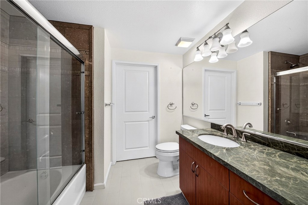 1801 East Katella Avenue, Unit 2139 Anaheim, CA 92805 - Photo 11 of 36 Primary Bath