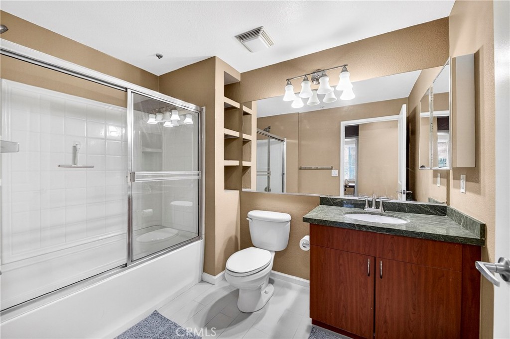 1801 East Katella Avenue, Unit 2139 Anaheim, CA 92805 - Photo 15 of 36 Hallway Bath