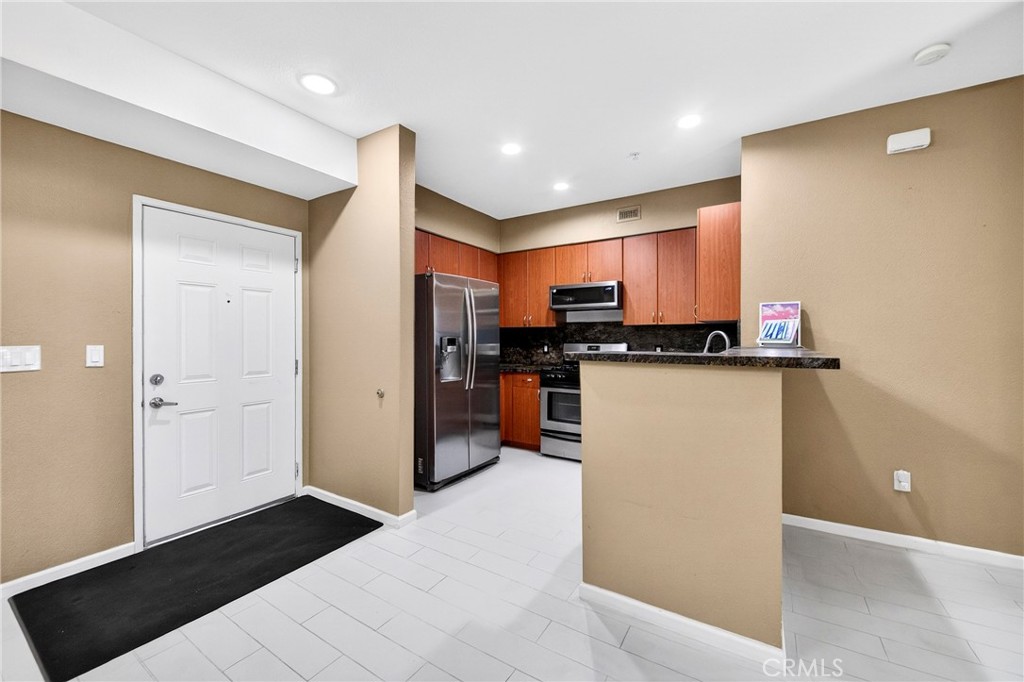 1801 East Katella Avenue, Unit 2139 Anaheim, CA 92805 - Photo 5 of 36 Open Kitchen