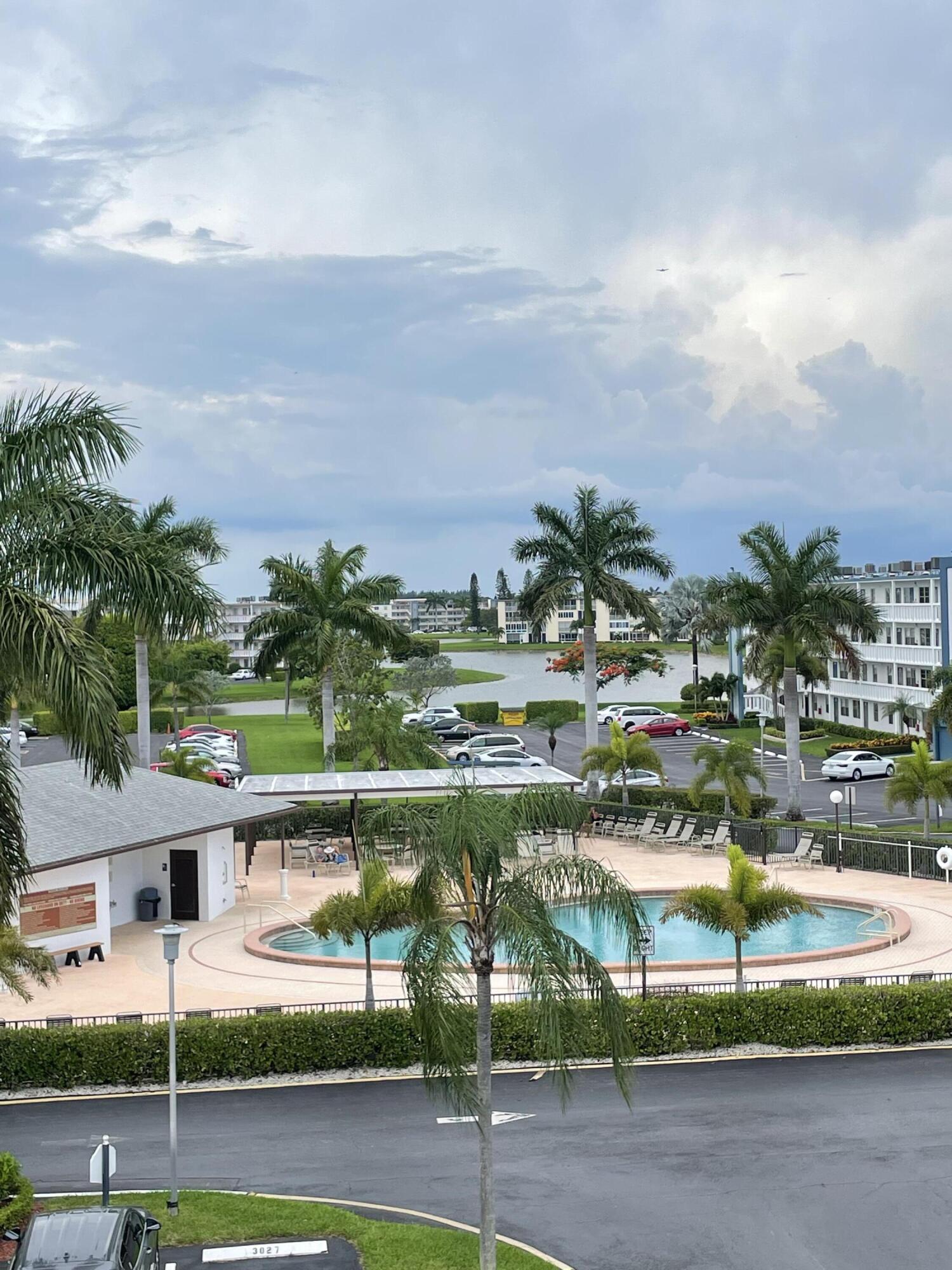 4026 Exeter Boca Raton, FL 33434 - Photo 4 of 16 70C292BF-1DA3-4F56-898E-4F7C52B636F9