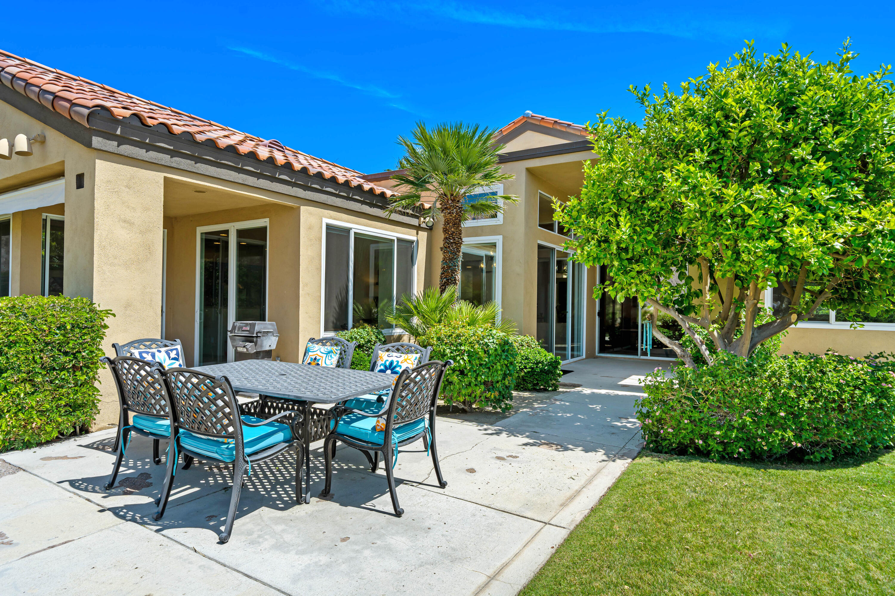 56565 Riviera La Quinta, CA 92253 - Photo 35 of 48 a view of a house with backyard sitting area and garden