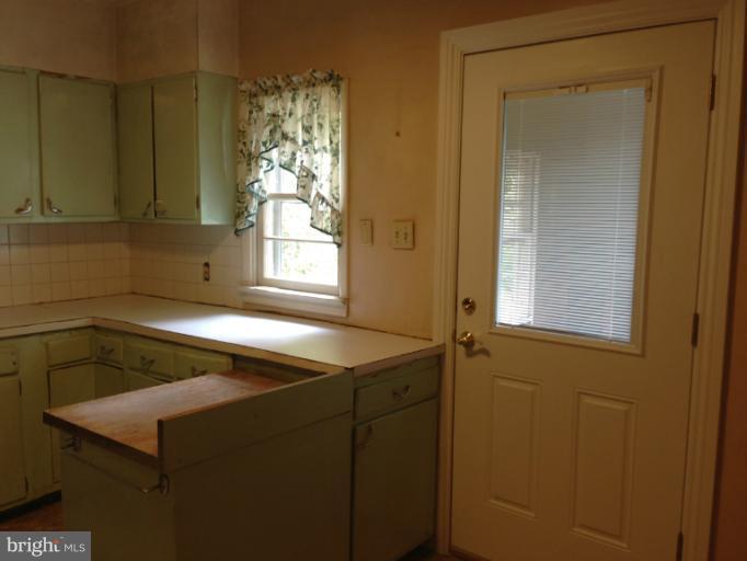 10736 Liberty Road Frederick, MD 21701 - Photo 6 of 27 Kitchen