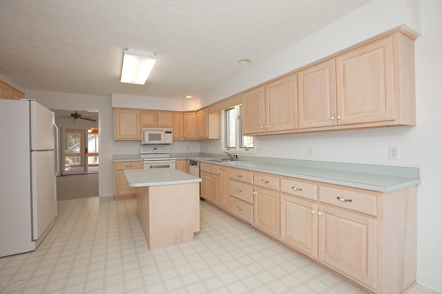 716 Hughes Road Hampstead, NC 28443 - Photo 5 of 50 image