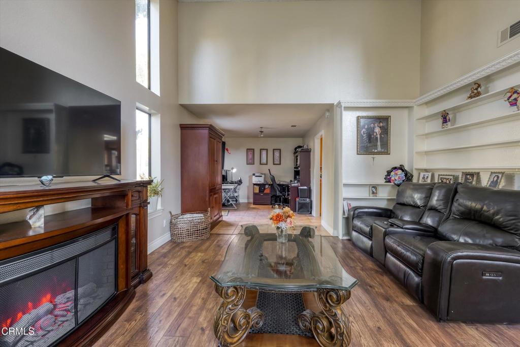 652 Stonebrook Street Simi Valley, CA 93065 - Photo 7 of 69 08-652 Stonebrook Street-8