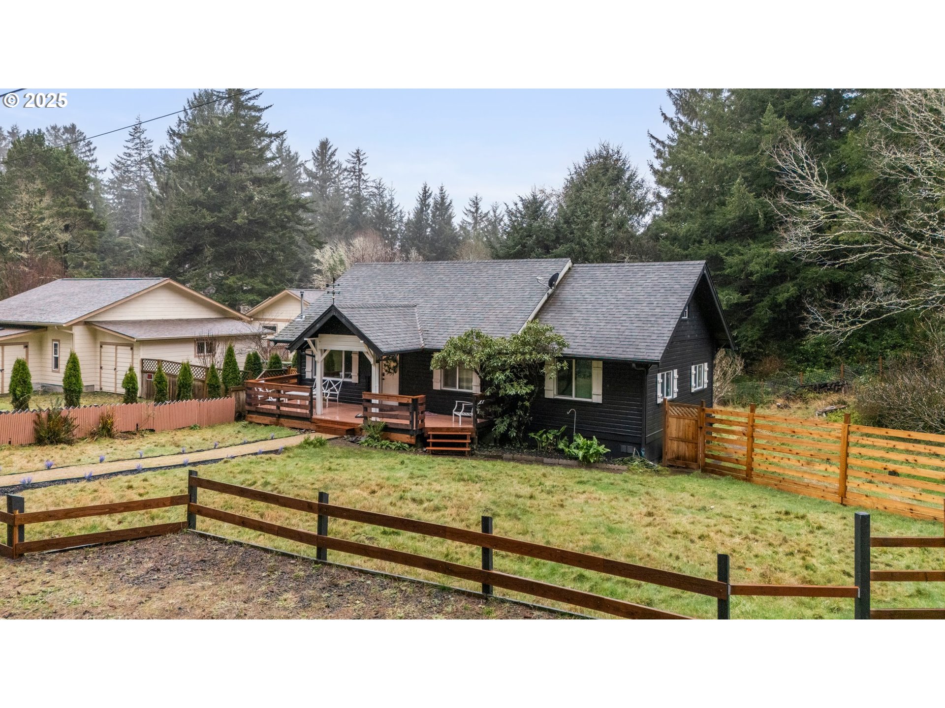 83228 North Pioneer Road Florence, OR 97439 - Photo 4 of 30