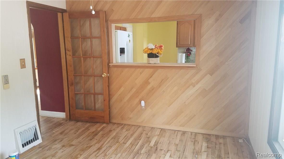 6279 East Pierson Road Flint, MI 48506 - Photo 8 of 14 Dining Room.jpg