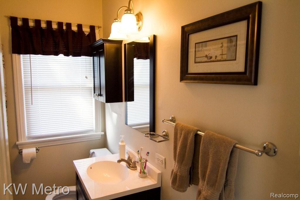 2420 Princeton Road Berkley, MI 48072 - Photo 14 of 22 IMG_0378.jpg