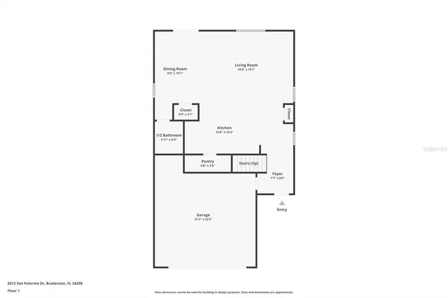 a picture of a very nice looking hallway