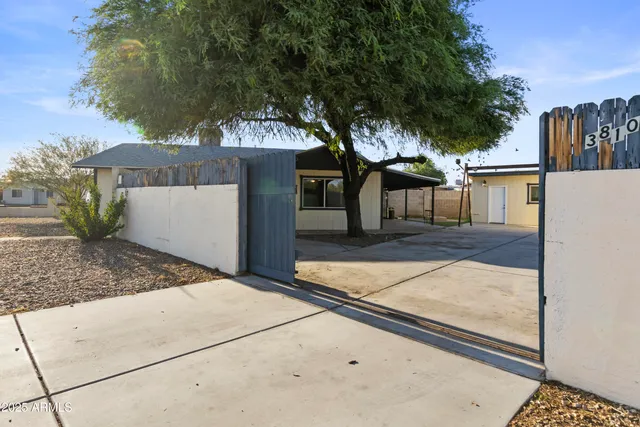 $2,400 | 13810 North 48th Avenue, Glendale, AZ 85306