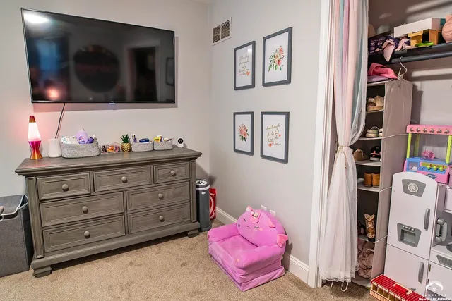 $449,900 | 404 Jane Court, Lawrence, KS 66049