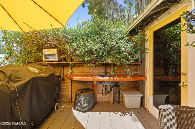 $999,999 | 603 Front Street, Welaka, FL 32193