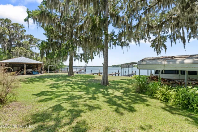 $999,999 | 603 Front Street, Welaka, FL 32193