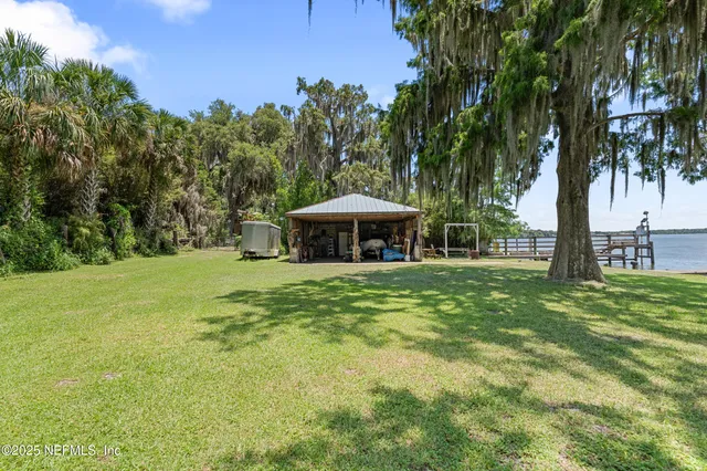 $999,999 | 603 Front Street, Welaka, FL 32193