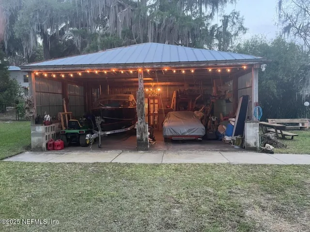 $999,999 | 603 Front Street, Welaka, FL 32193