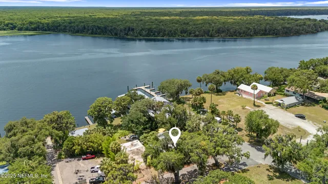 $999,999 | 603 Front Street, Welaka, FL 32193