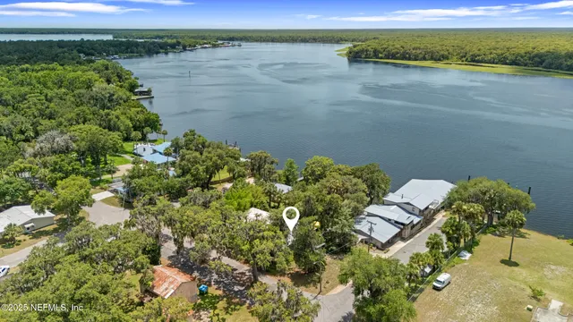 $999,999 | 603 Front Street, Welaka, FL 32193