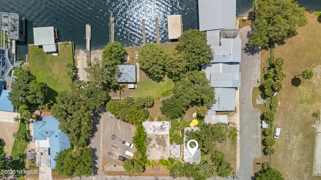 $999,999 | 603 Front Street, Welaka, FL 32193