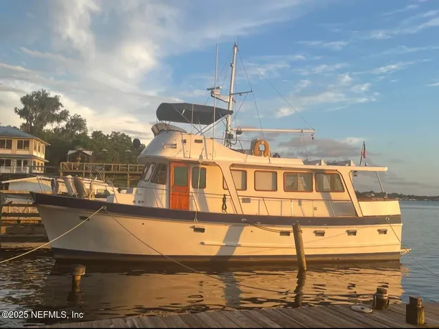 $999,999 | 603 Front Street, Welaka, FL 32193