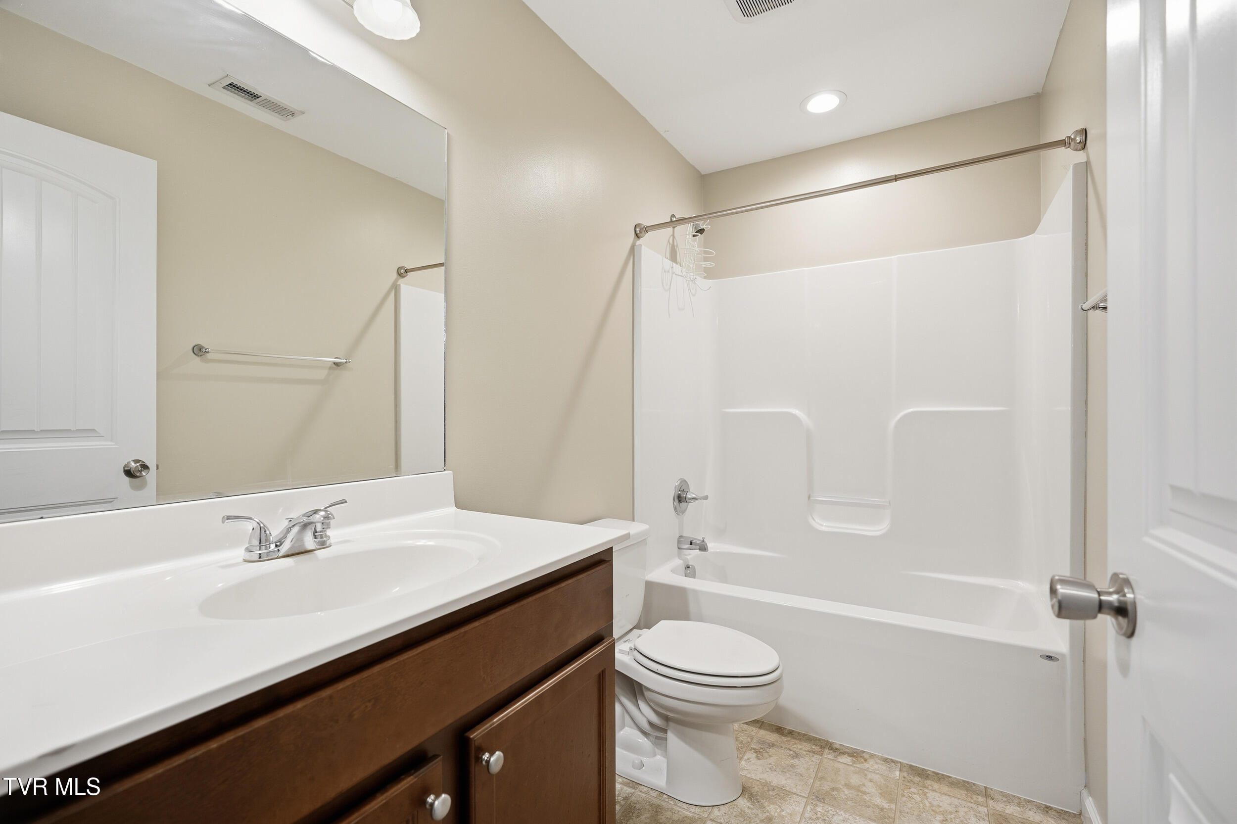 2504 Overlook Road Kingsport, TN 37664 - Photo 12 of 22 DSC02823