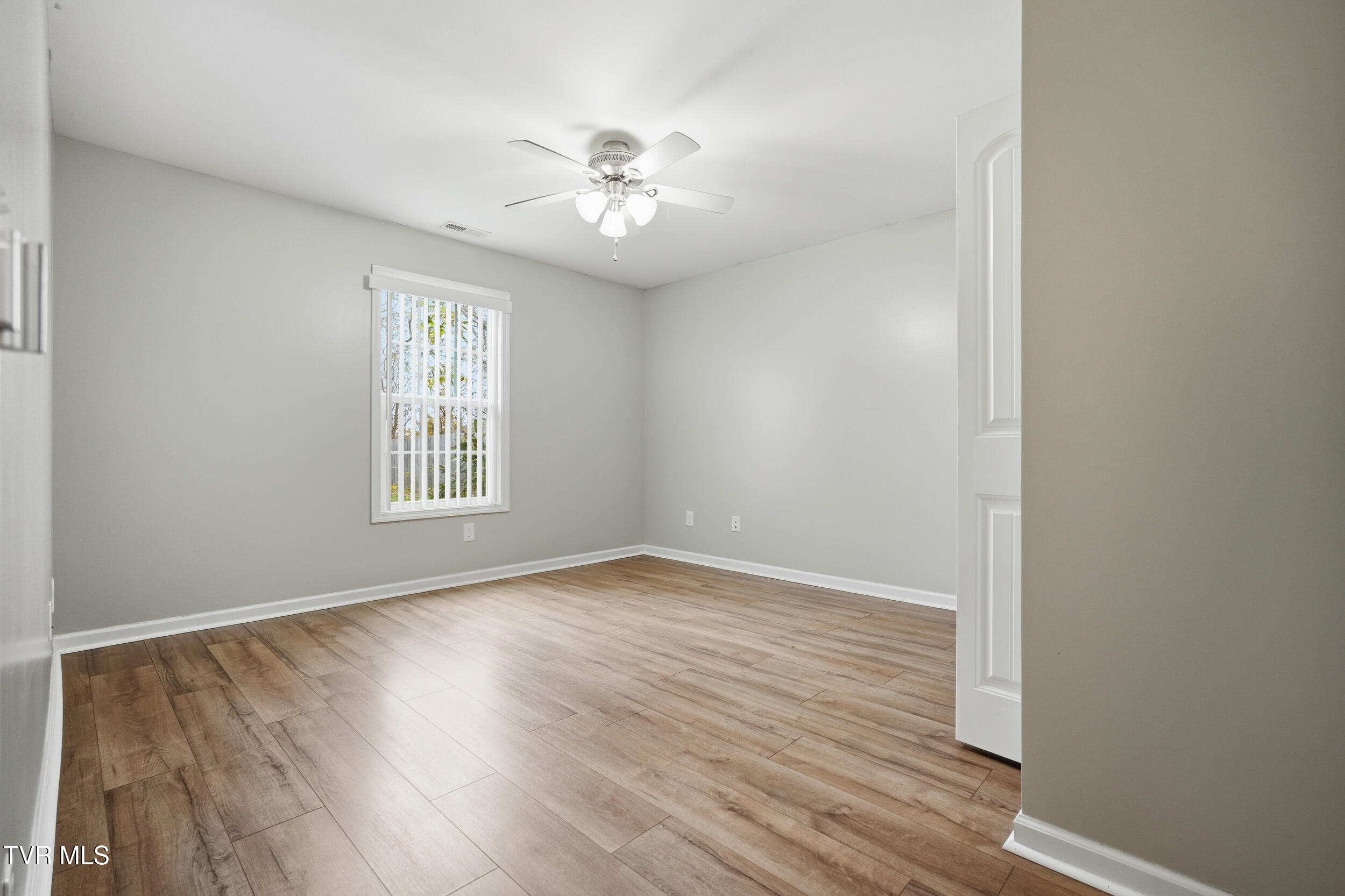 2504 Overlook Road Kingsport, TN 37664 - Photo 15 of 22 DSC02832