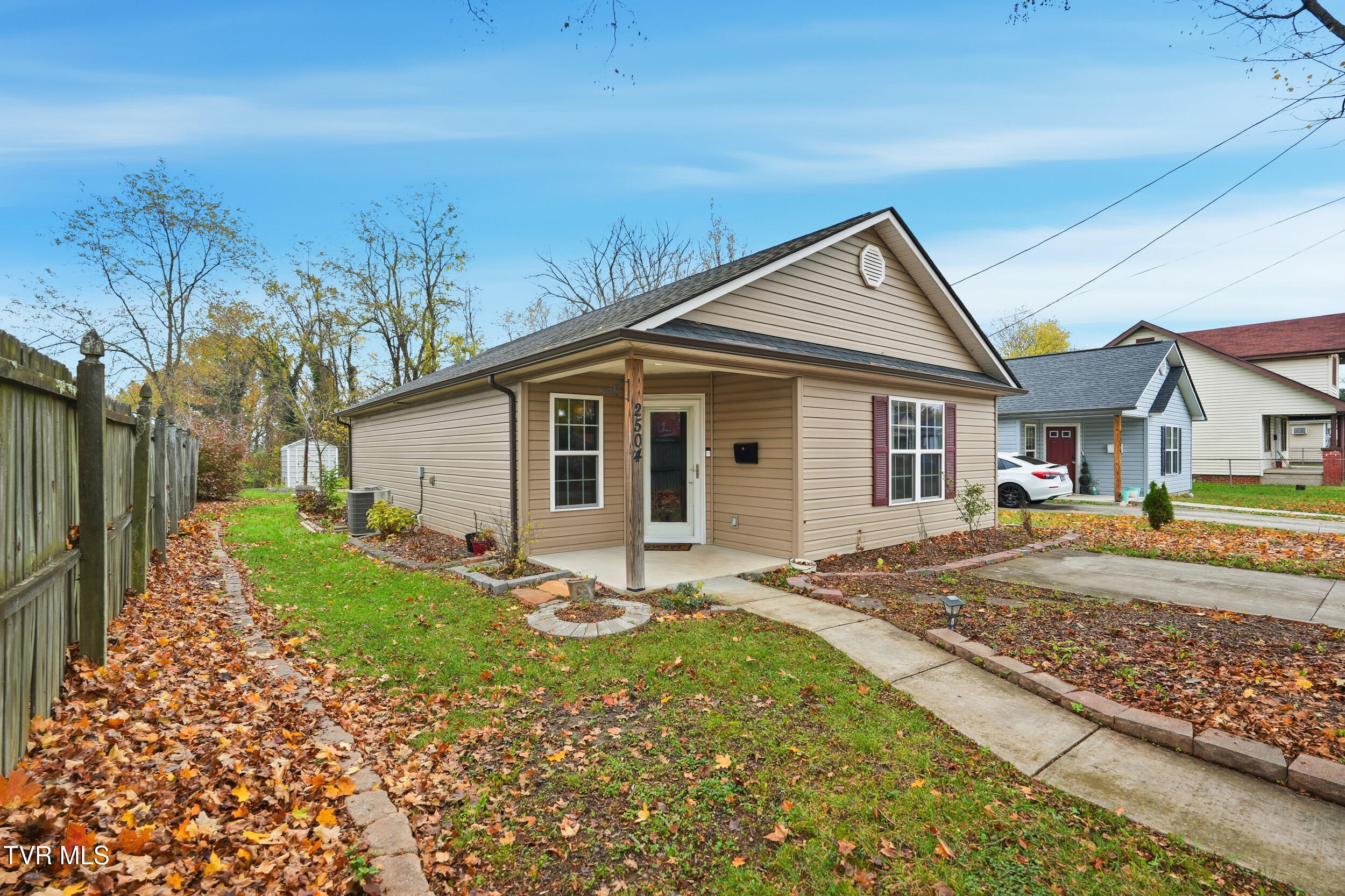 2504 Overlook Road Kingsport, TN 37664 - Photo 3 of 22 DSC02796