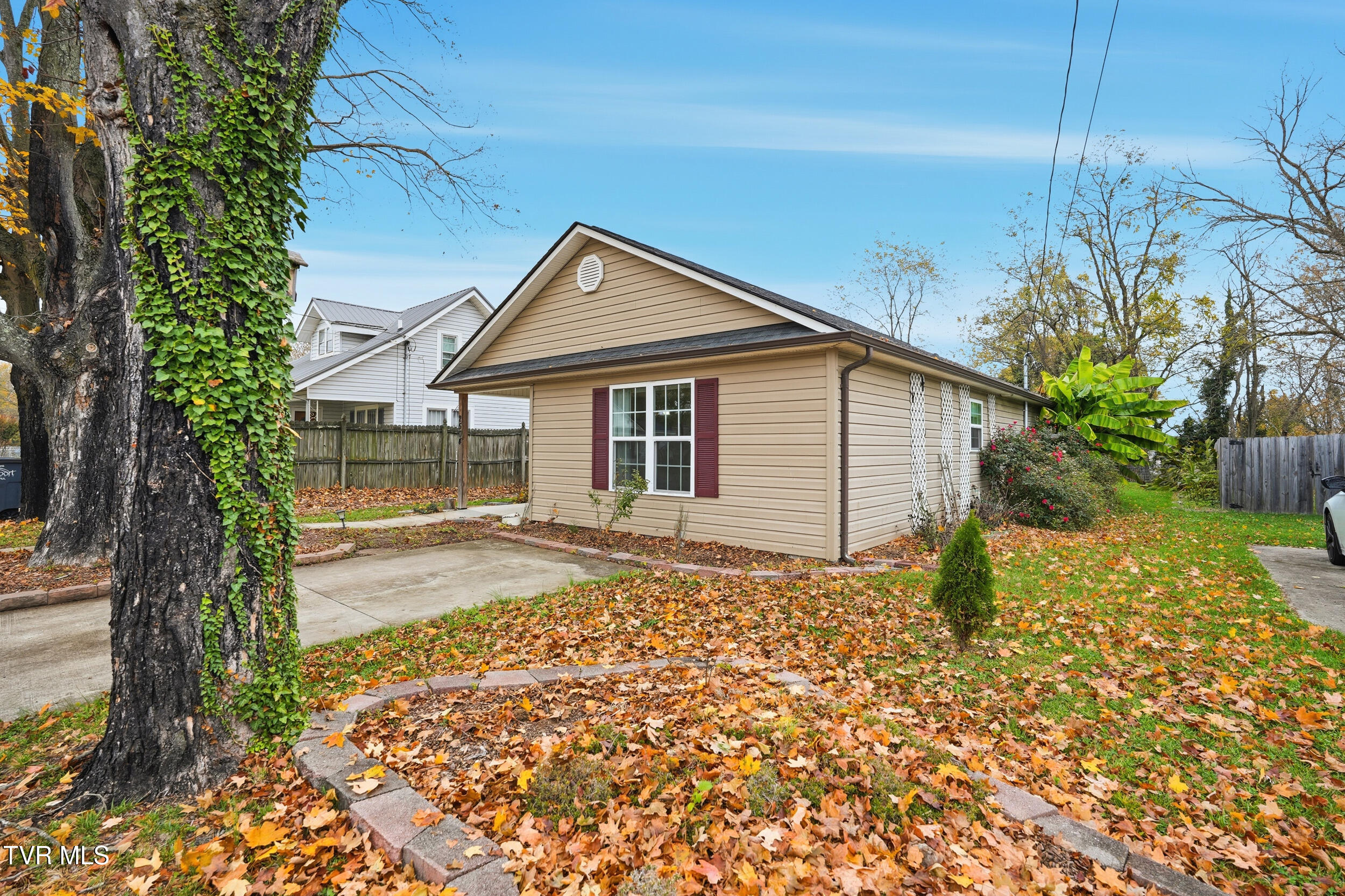 2504 Overlook Road Kingsport, TN 37664 - Photo 4 of 22 DSC02790