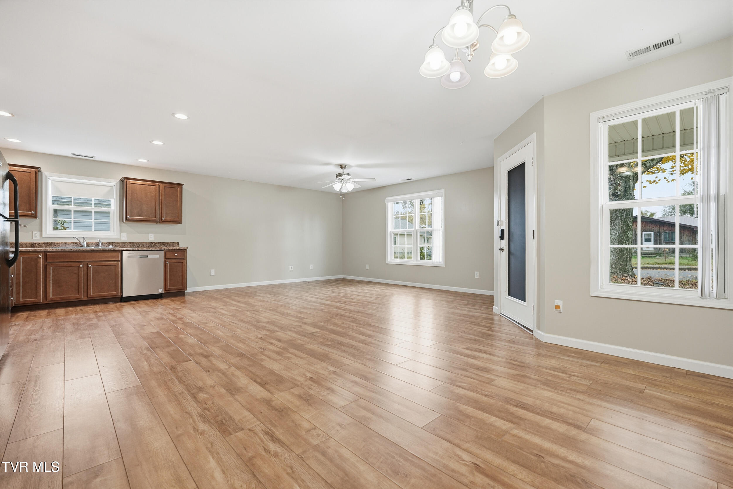 2504 Overlook Road Kingsport, TN 37664 - Photo 7 of 22 DSC02808