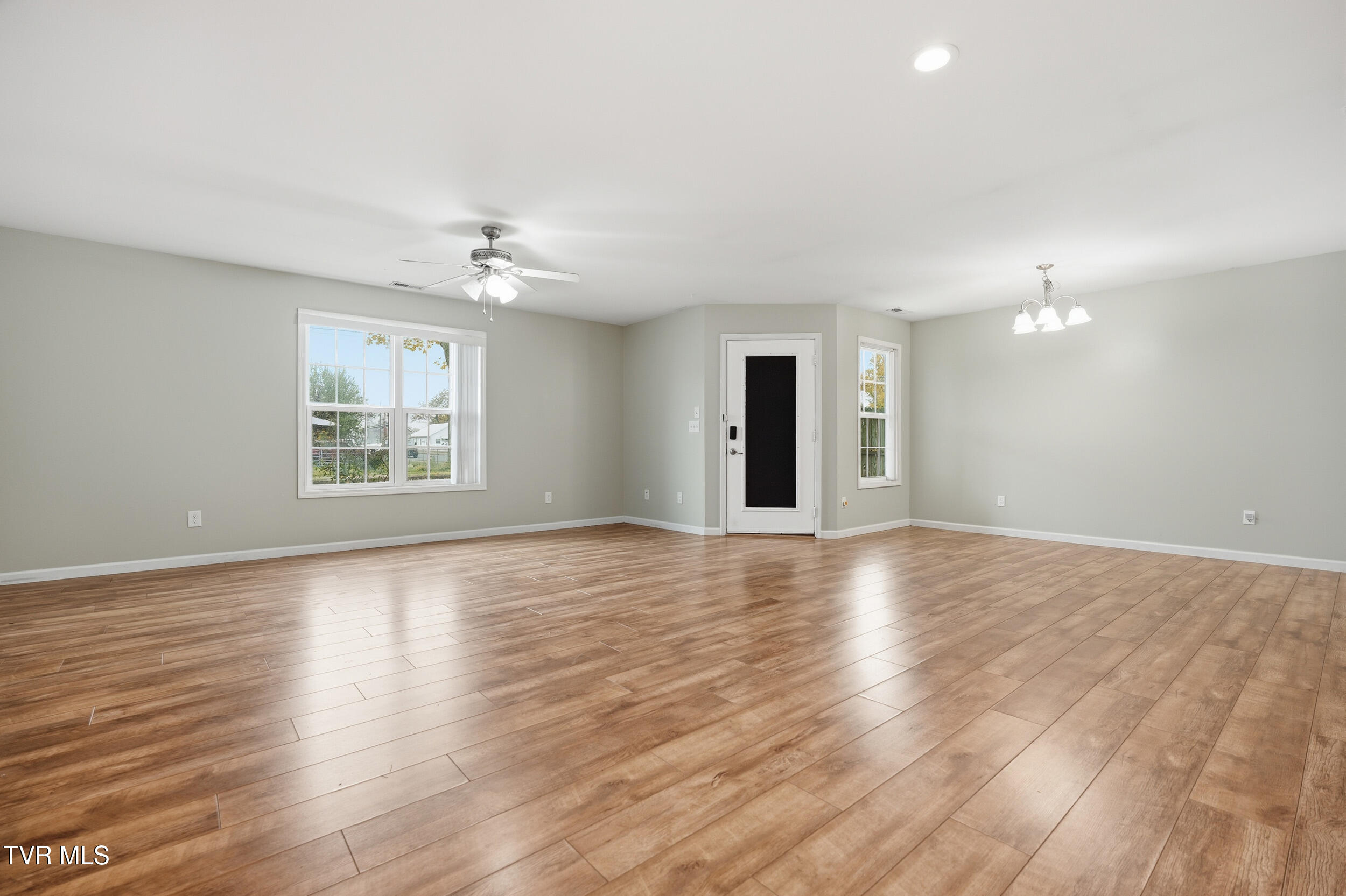 2504 Overlook Road Kingsport, TN 37664 - Photo 8 of 22 DSC02811