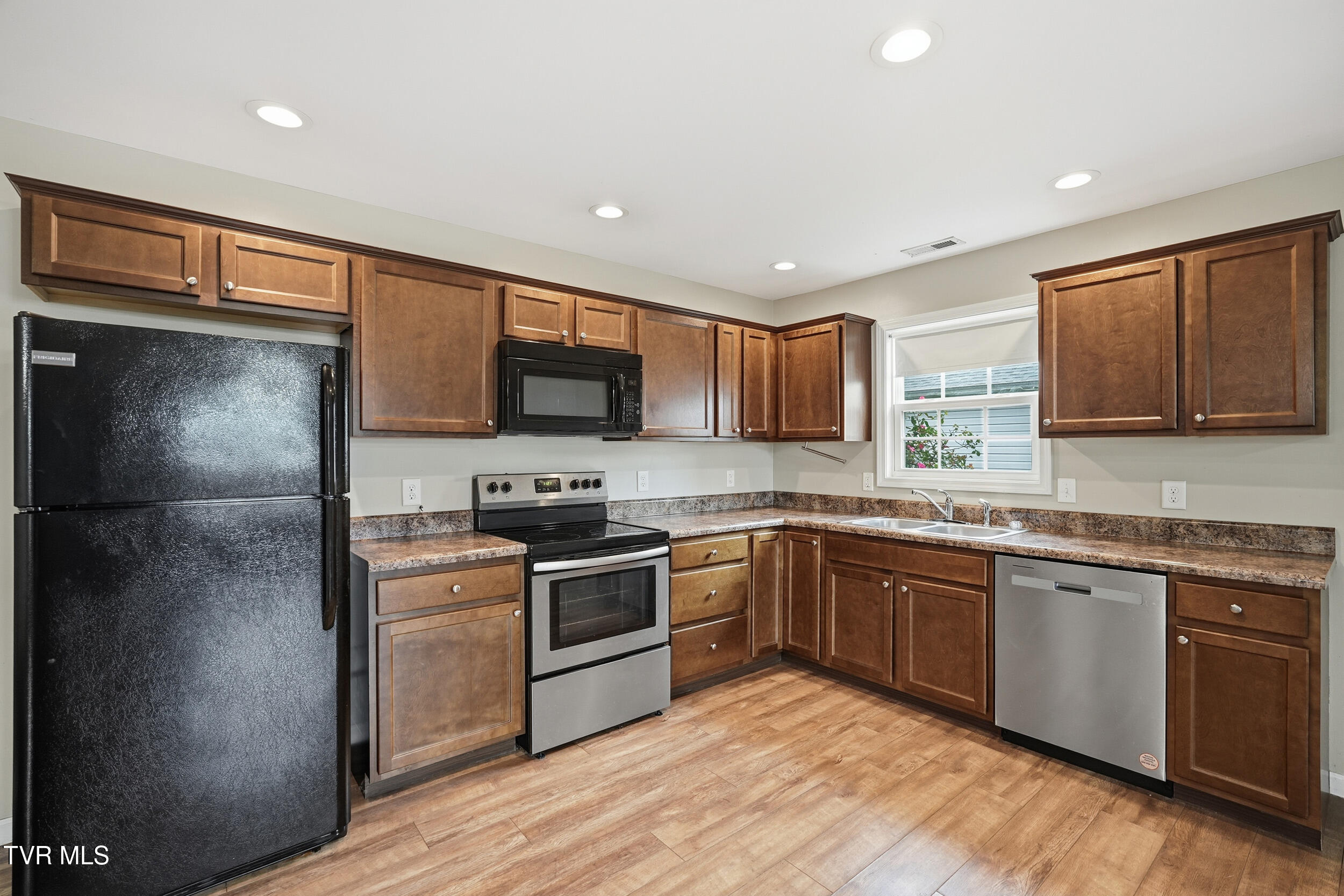 2504 Overlook Road Kingsport, TN 37664 - Photo 10 of 22 DSC02817