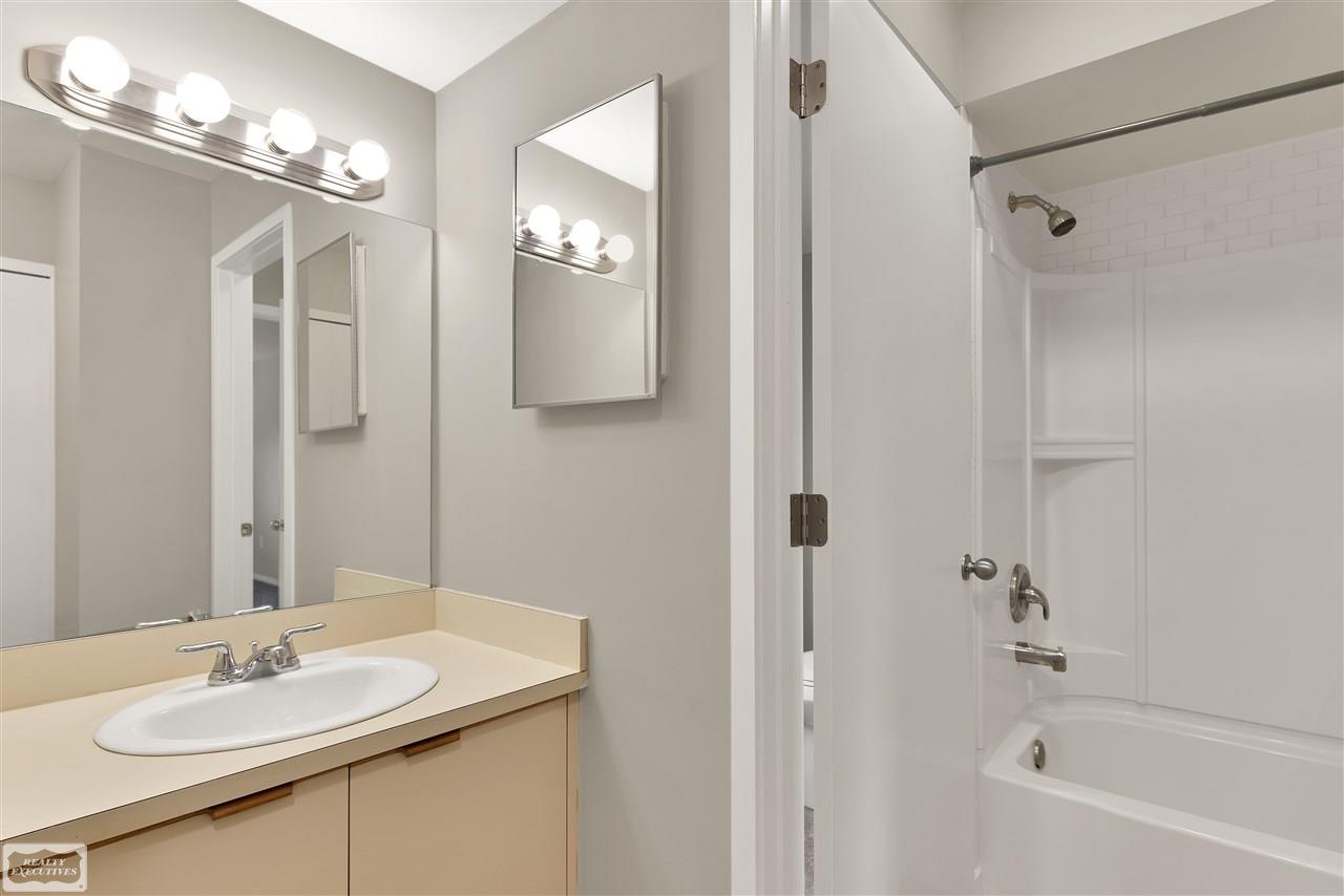 726 Hamilton Rochester, MI 48307 - Photo 22 of 33 50009742-22.JPG