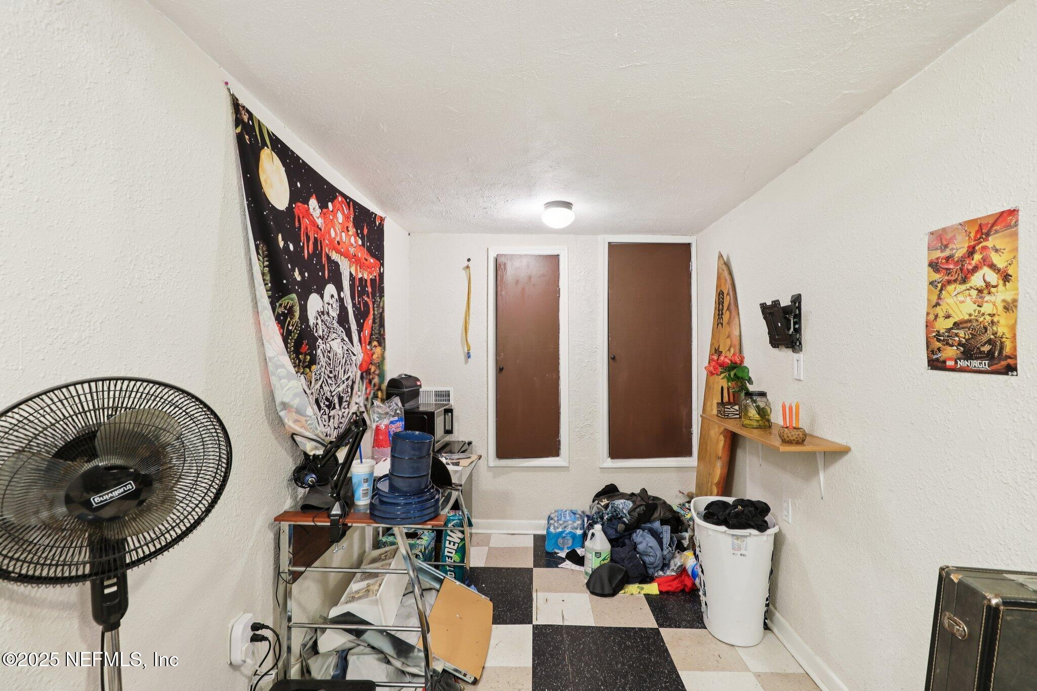 547 Southeast 58th Street Keystone Heights, FL 32656 - Photo 22 of 30 a view of a livingroom with furniture and toys