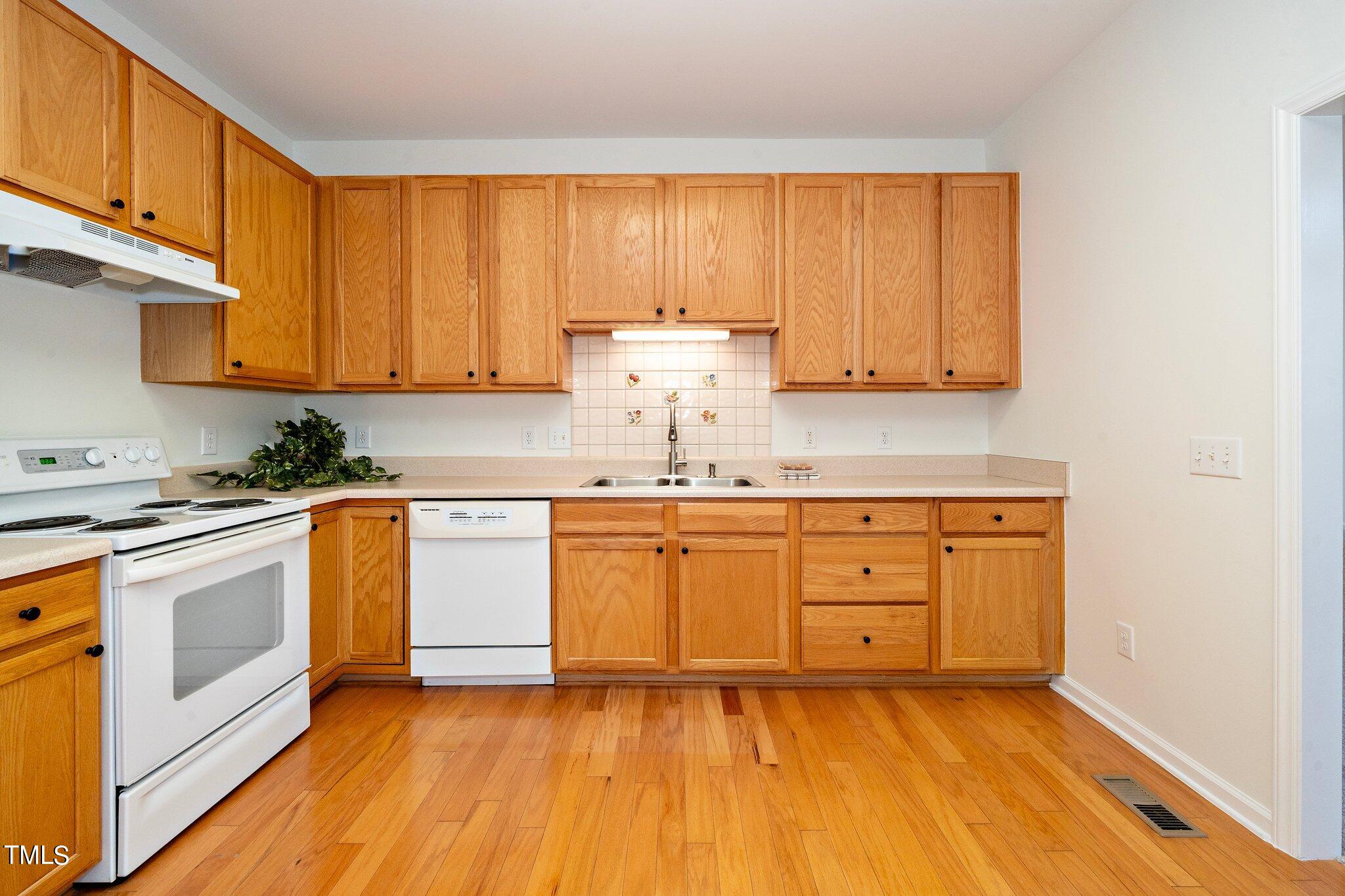 2917 Beehnon Way Raleigh, NC 27603 - Photo 15 of 39 Kitchen