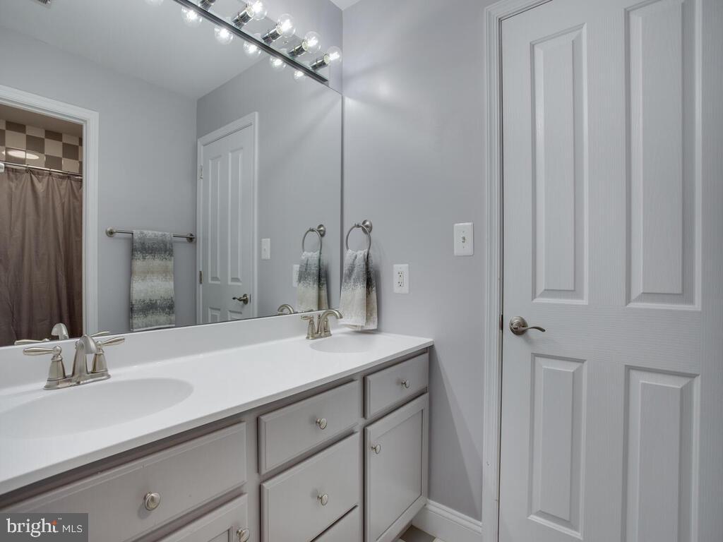 4021 Plum Point Road Huntingtown, MD 20639 - Photo 46 of 79 Full Upstairs Bath